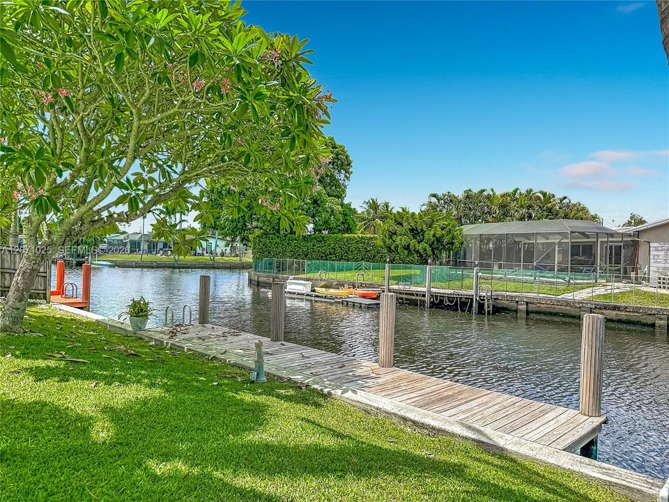 For Sale: $537,500 (2 beds, 1 baths, 959 Square Feet)
