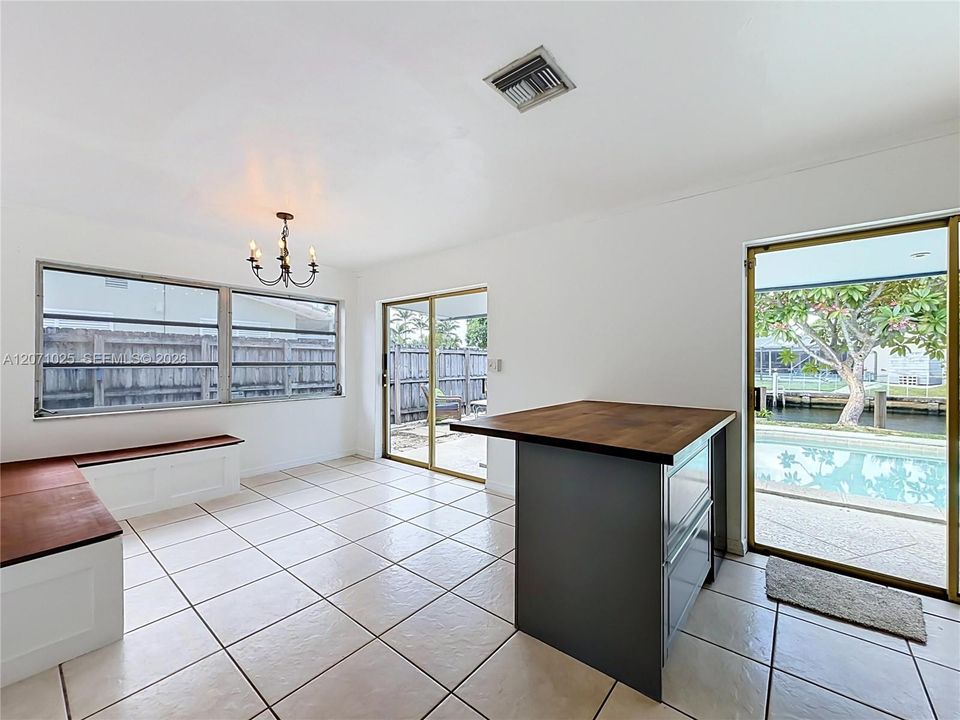 For Sale: $537,500 (2 beds, 1 baths, 959 Square Feet)