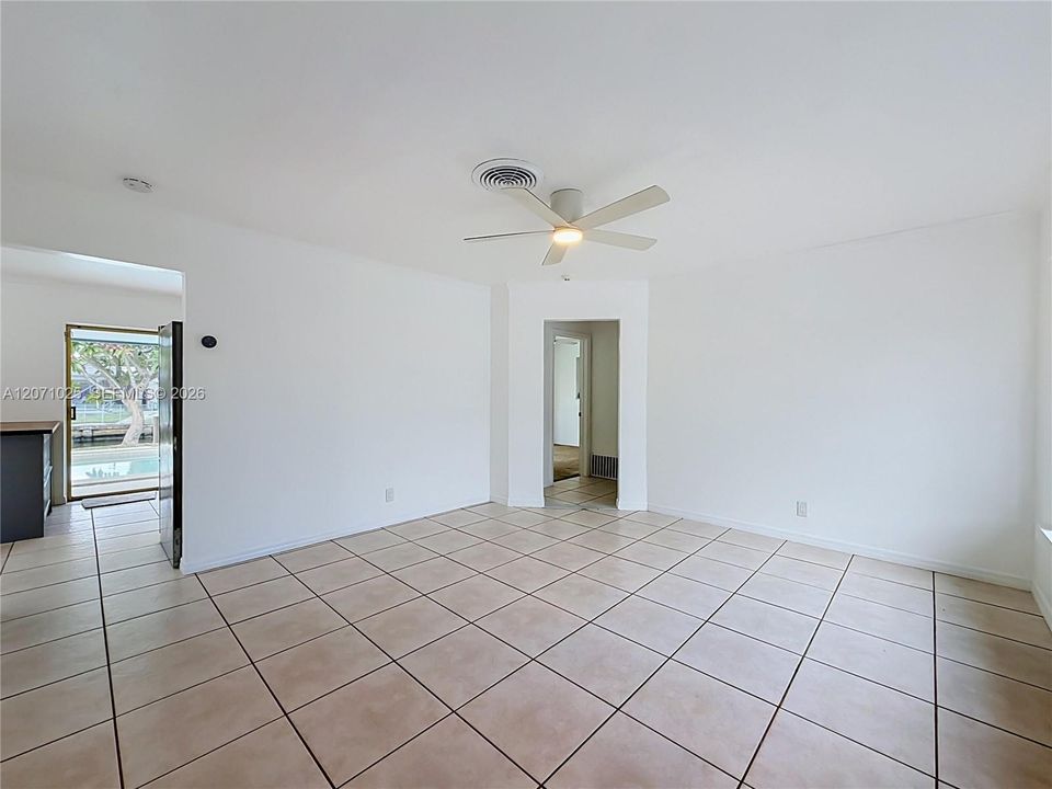 For Sale: $537,500 (2 beds, 1 baths, 959 Square Feet)
