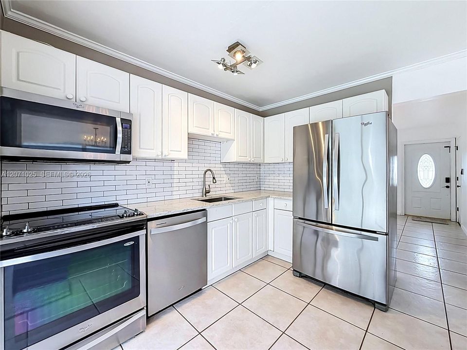 For Sale: $537,500 (2 beds, 1 baths, 959 Square Feet)
