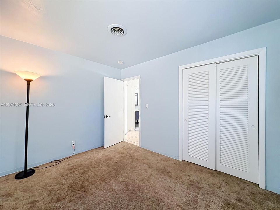For Sale: $537,500 (2 beds, 1 baths, 959 Square Feet)