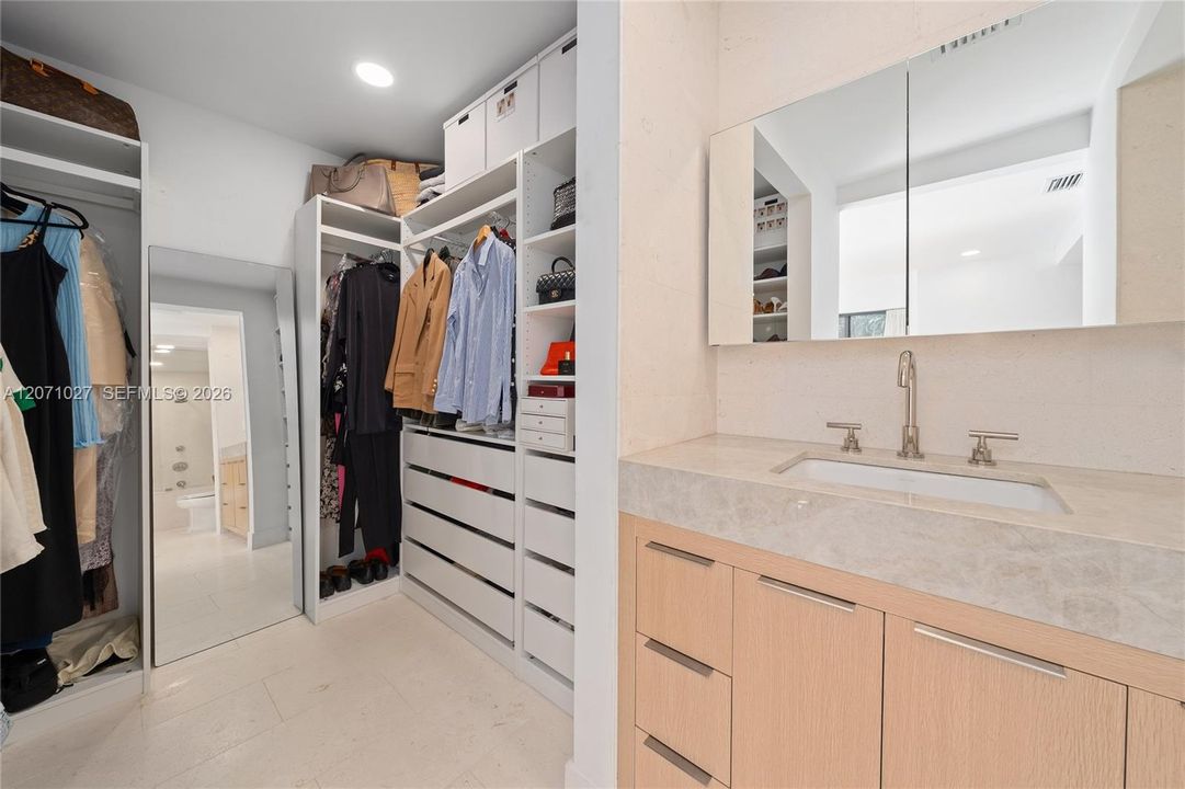 For Sale: $875,000 (4 beds, 3 baths, 1595 Square Feet)