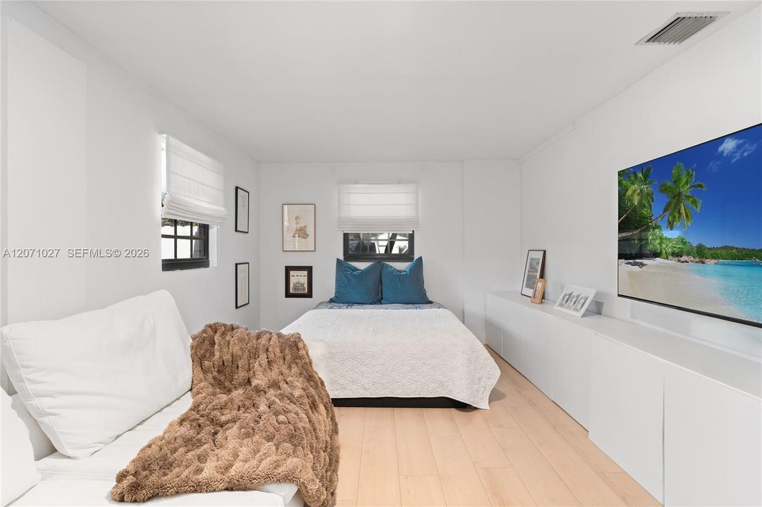 For Sale: $875,000 (4 beds, 3 baths, 1595 Square Feet)