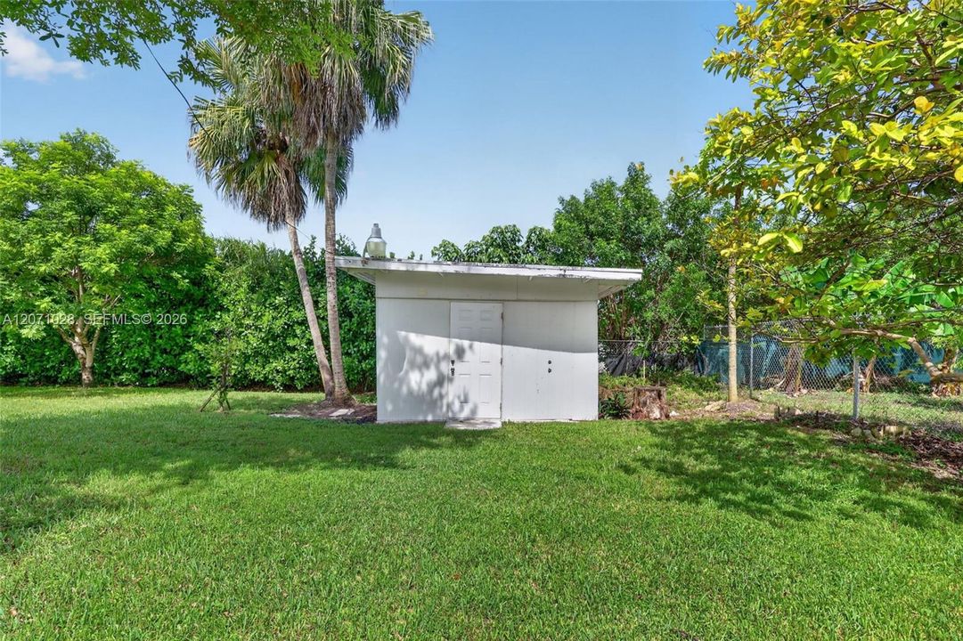 For Sale: $2,200,000 (4 beds, 3 baths, 2403 Square Feet)