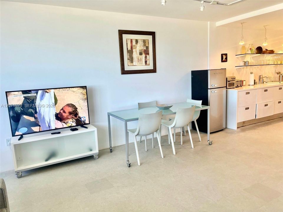For Rent: $3,300 (0 beds, 1 baths, 520 Square Feet)