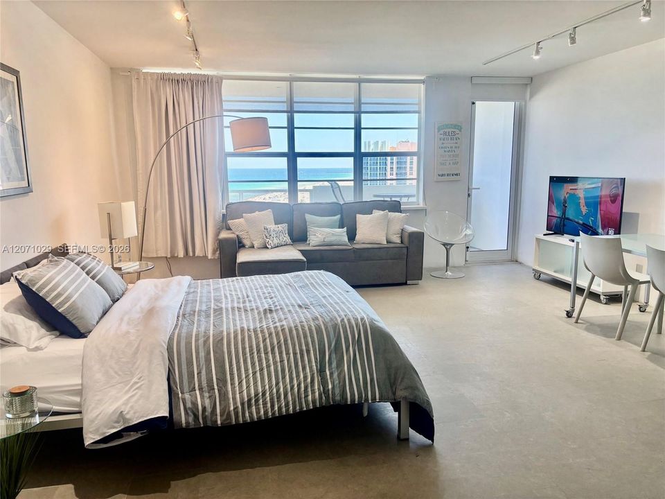 For Rent: $3,300 (0 beds, 1 baths, 520 Square Feet)