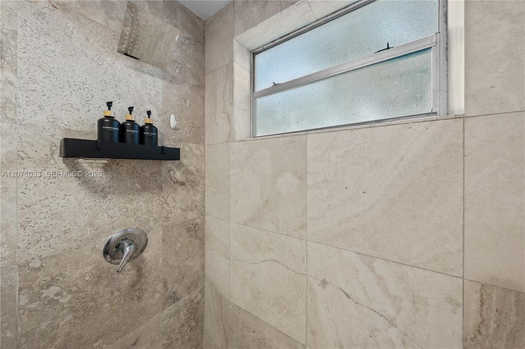 В аренду: $2,200 (0 спален, 1 ванн, 400 Квадратных фут)