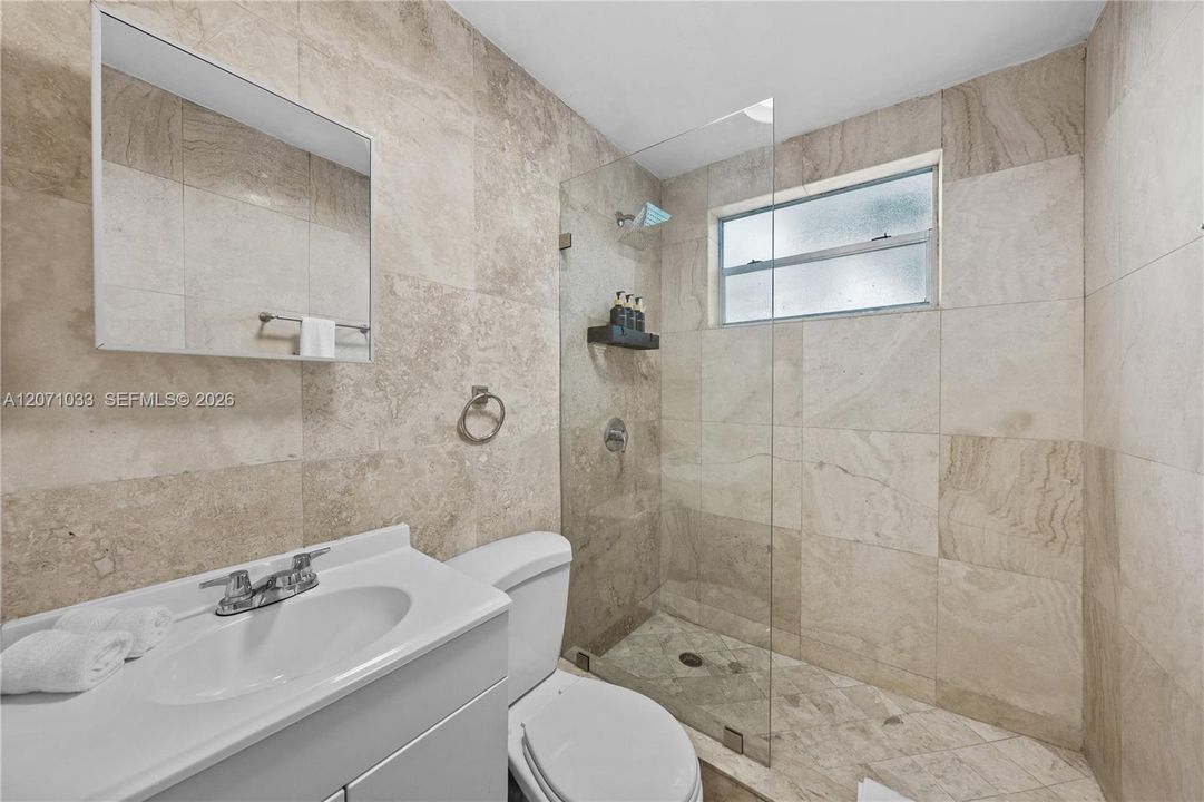 В аренду: $2,200 (0 спален, 1 ванн, 400 Квадратных фут)