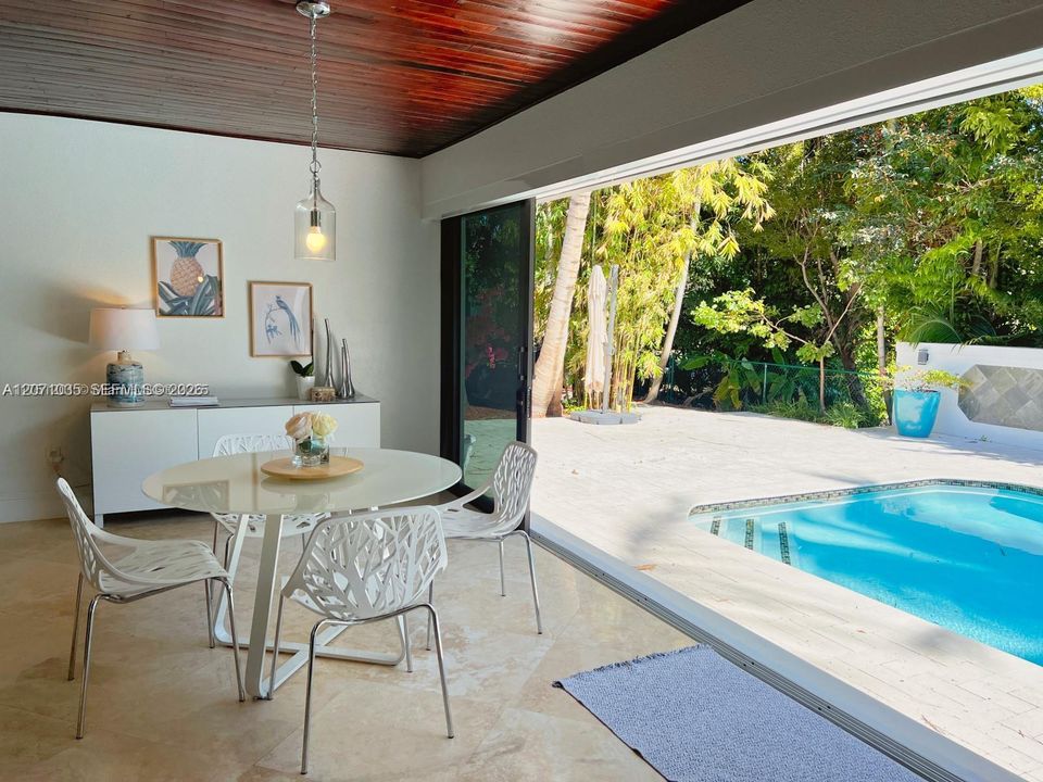 For Sale: $2,075,000 (4 beds, 4 baths, 3817 Square Feet)