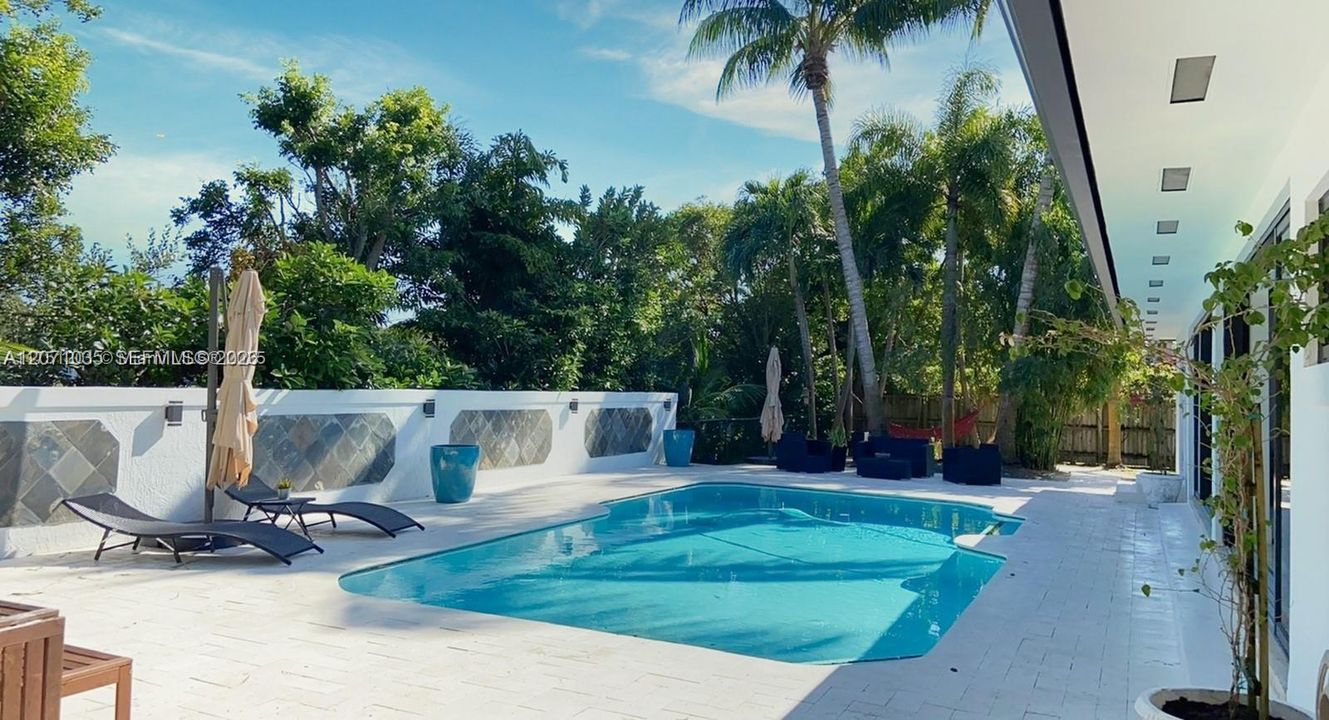 For Sale: $2,075,000 (4 beds, 4 baths, 3817 Square Feet)