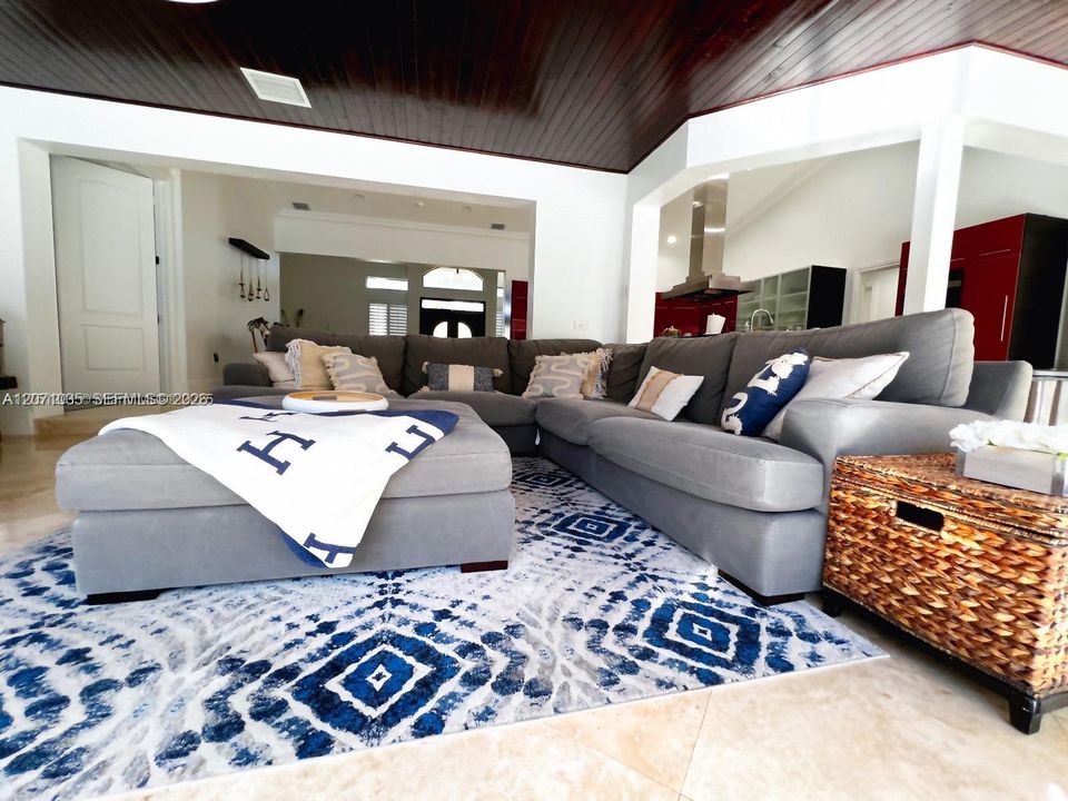 For Sale: $2,075,000 (4 beds, 4 baths, 3817 Square Feet)