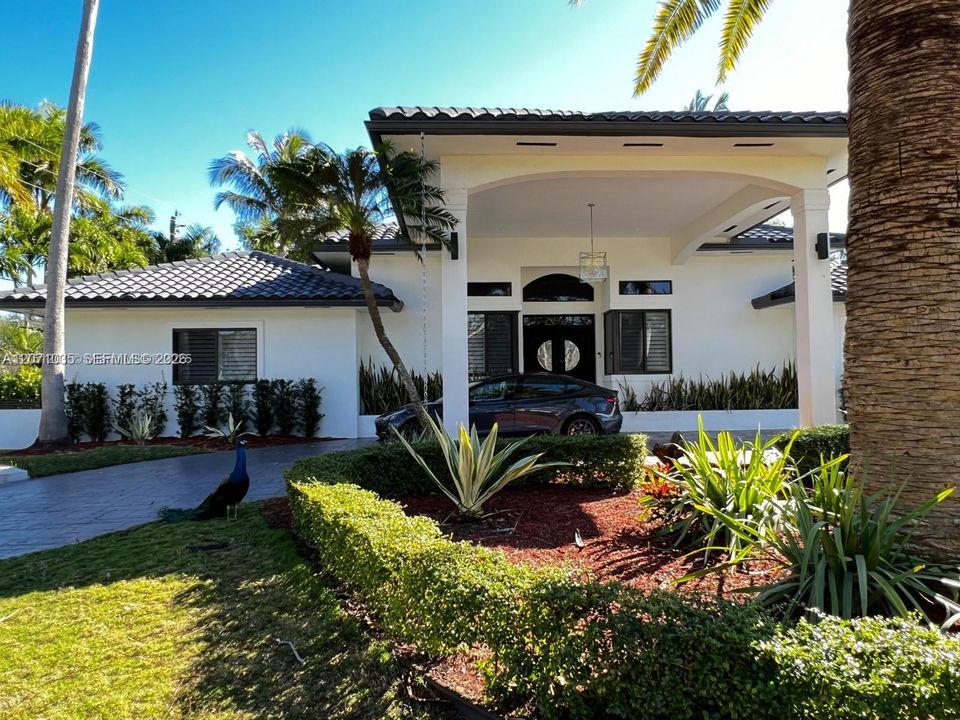 For Sale: $2,075,000 (4 beds, 4 baths, 3817 Square Feet)