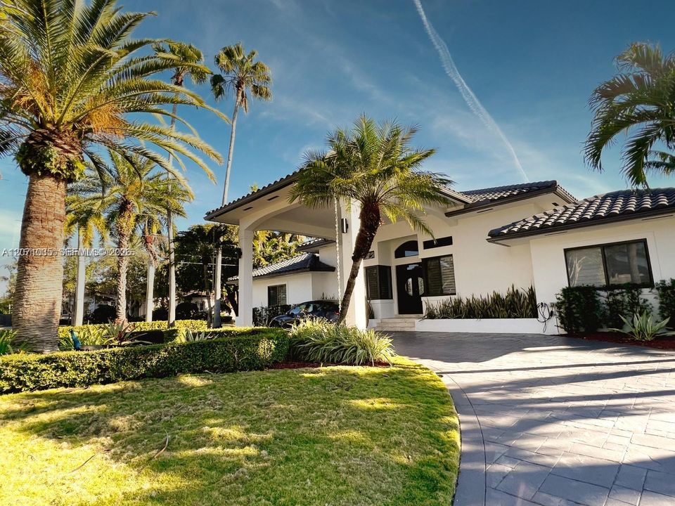 For Sale: $2,075,000 (4 beds, 4 baths, 3817 Square Feet)