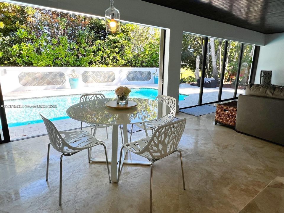 For Sale: $2,075,000 (4 beds, 4 baths, 3817 Square Feet)