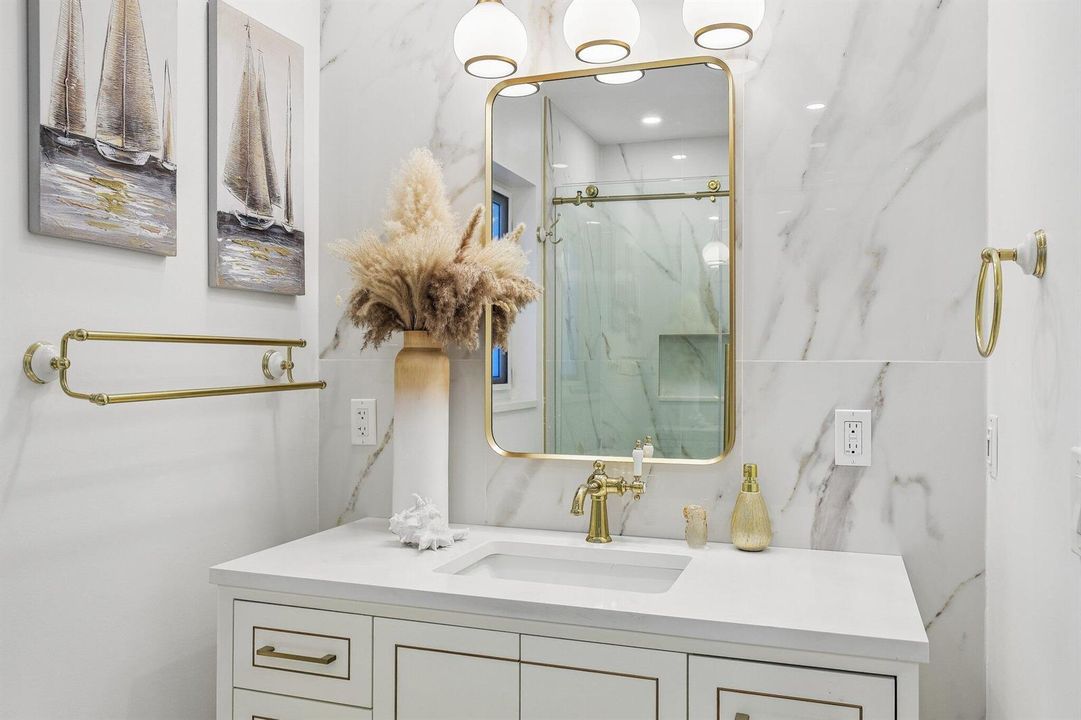 35-web-or-mls-SE 9th Ave-S1208-035