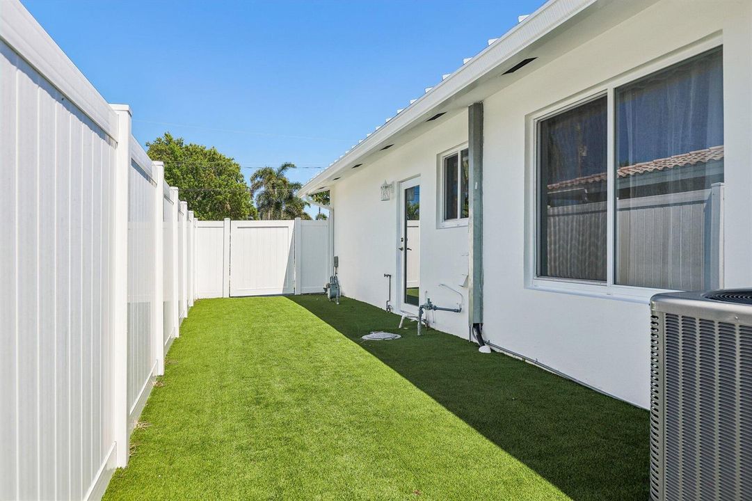 43-web-or-mls-SE 9th Ave-S1208-043