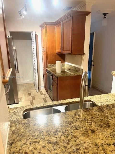 For Rent: $2,450 (3 beds, 2 baths, 1305 Square Feet)