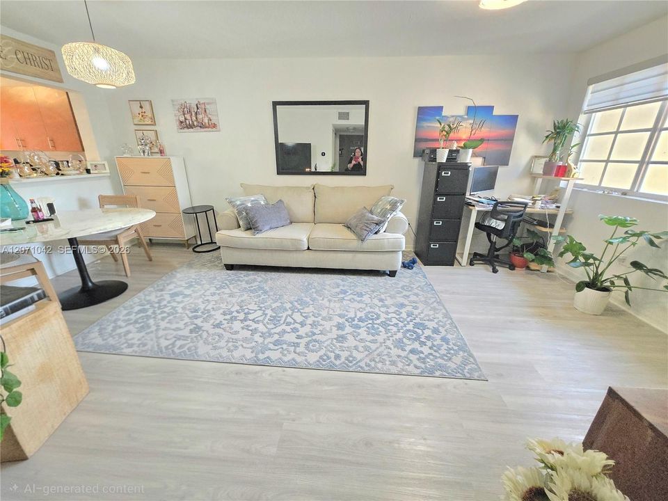 For Sale: $305,000 (2 beds, 2 baths, 904 Square Feet)