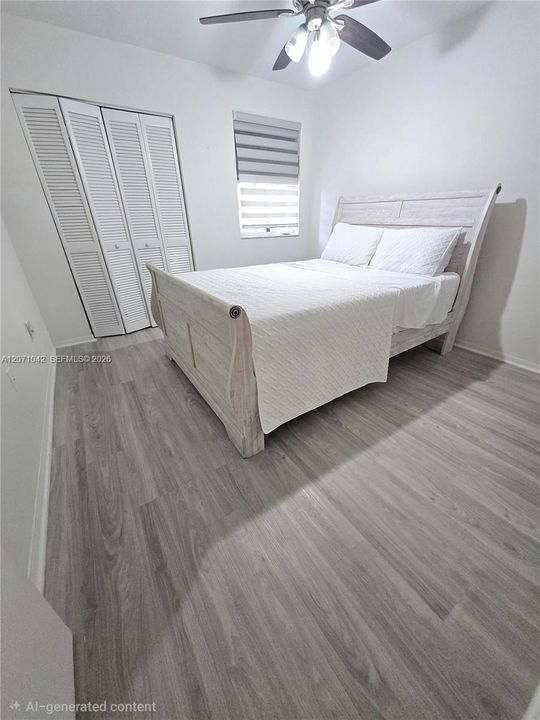 For Sale: $305,000 (2 beds, 2 baths, 904 Square Feet)