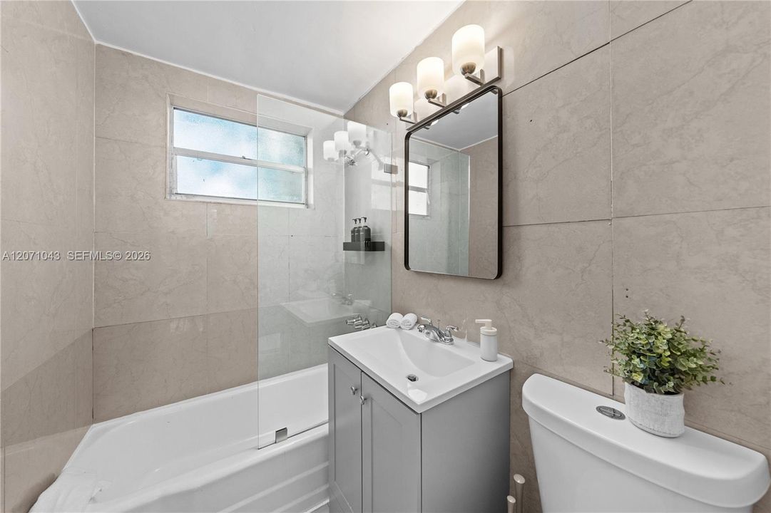 В аренду: $2,200 (0 спален, 1 ванн, 425 Квадратных фут)