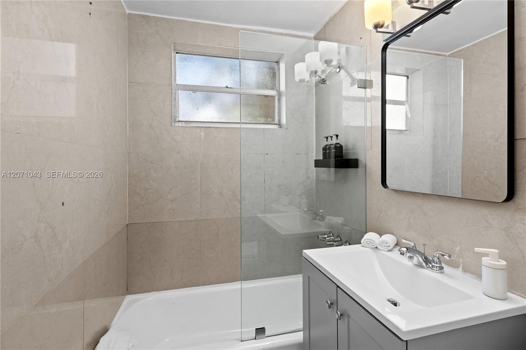 В аренду: $2,200 (0 спален, 1 ванн, 425 Квадратных фут)