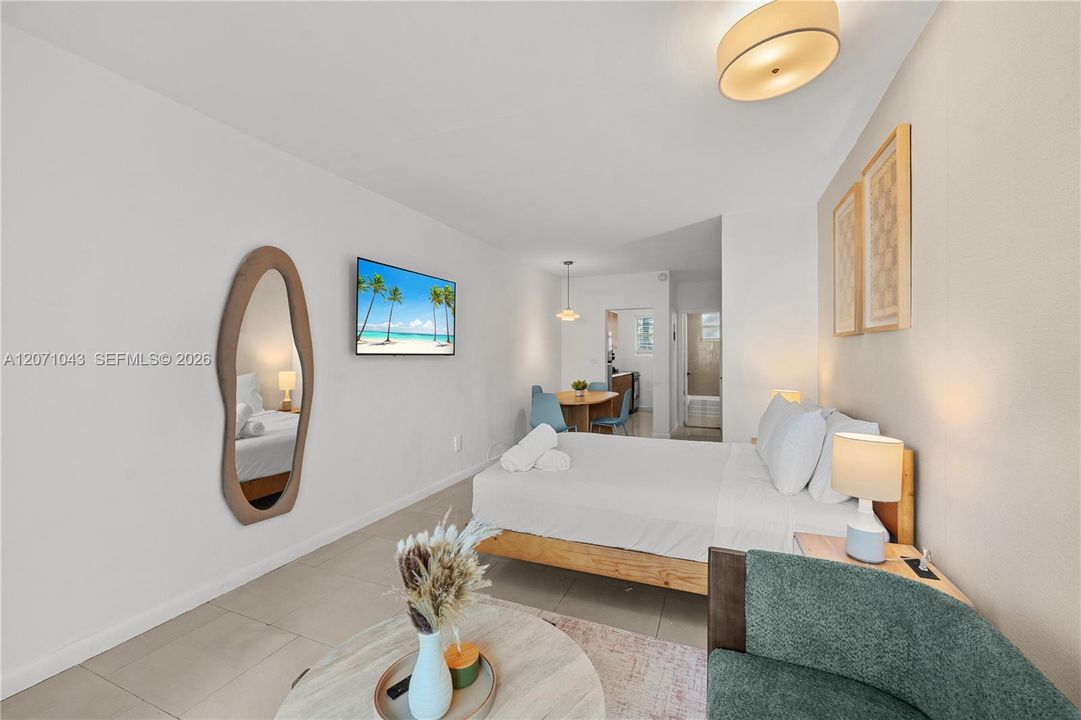 В аренду: $2,200 (0 спален, 1 ванн, 425 Квадратных фут)