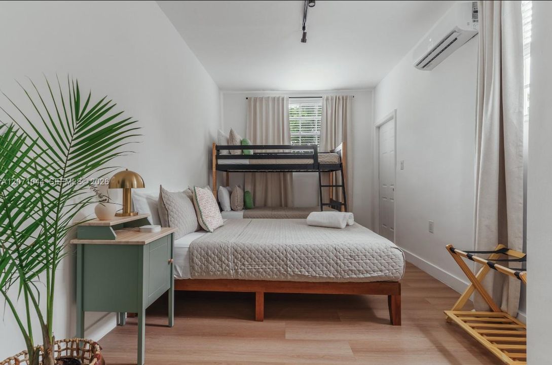 For Sale: $695,000 (3 beds, 2 baths, 1008 Square Feet)