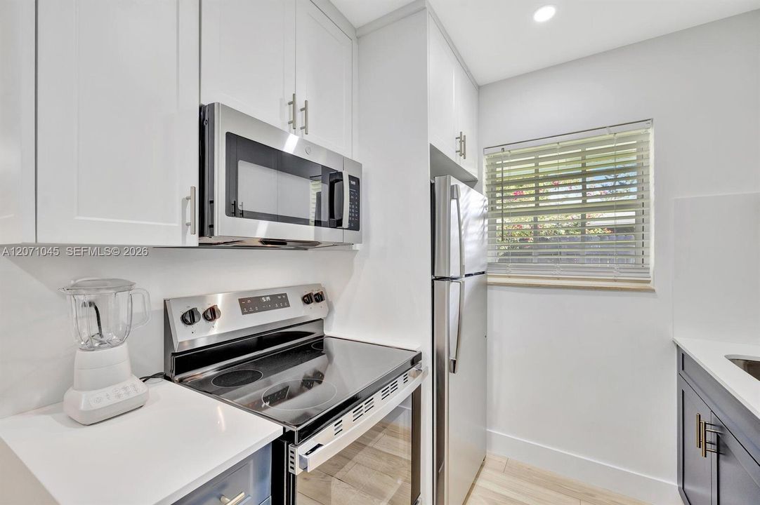 For Rent: $2,200 (1 beds, 1 baths, 650 Square Feet)