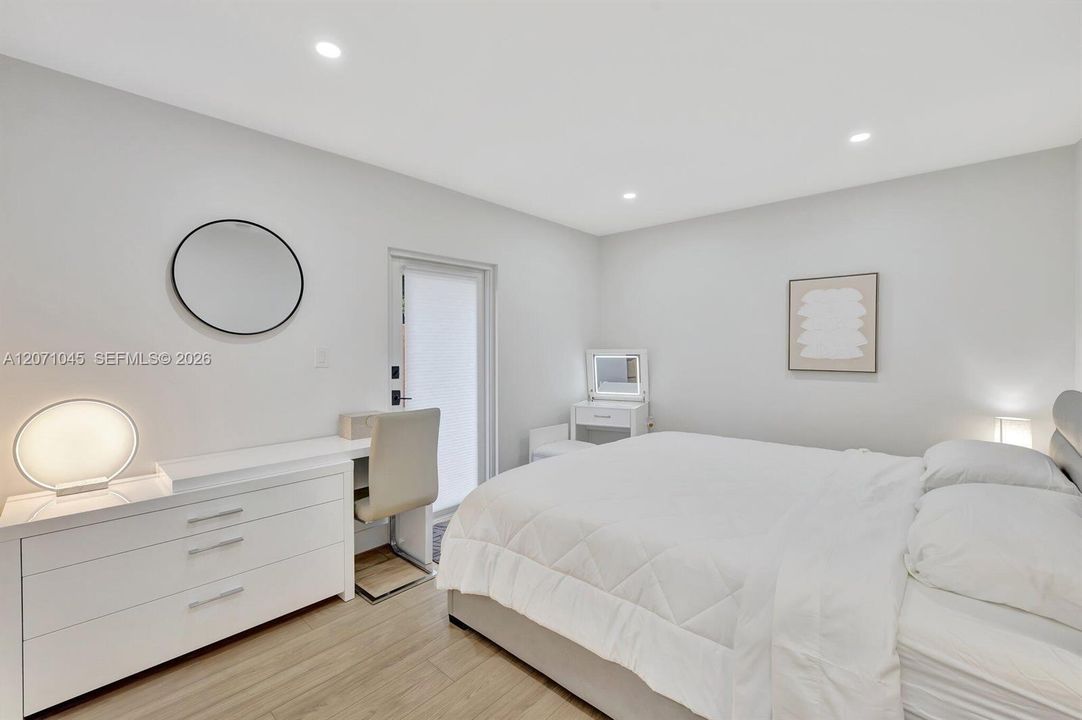 For Rent: $2,200 (1 beds, 1 baths, 650 Square Feet)
