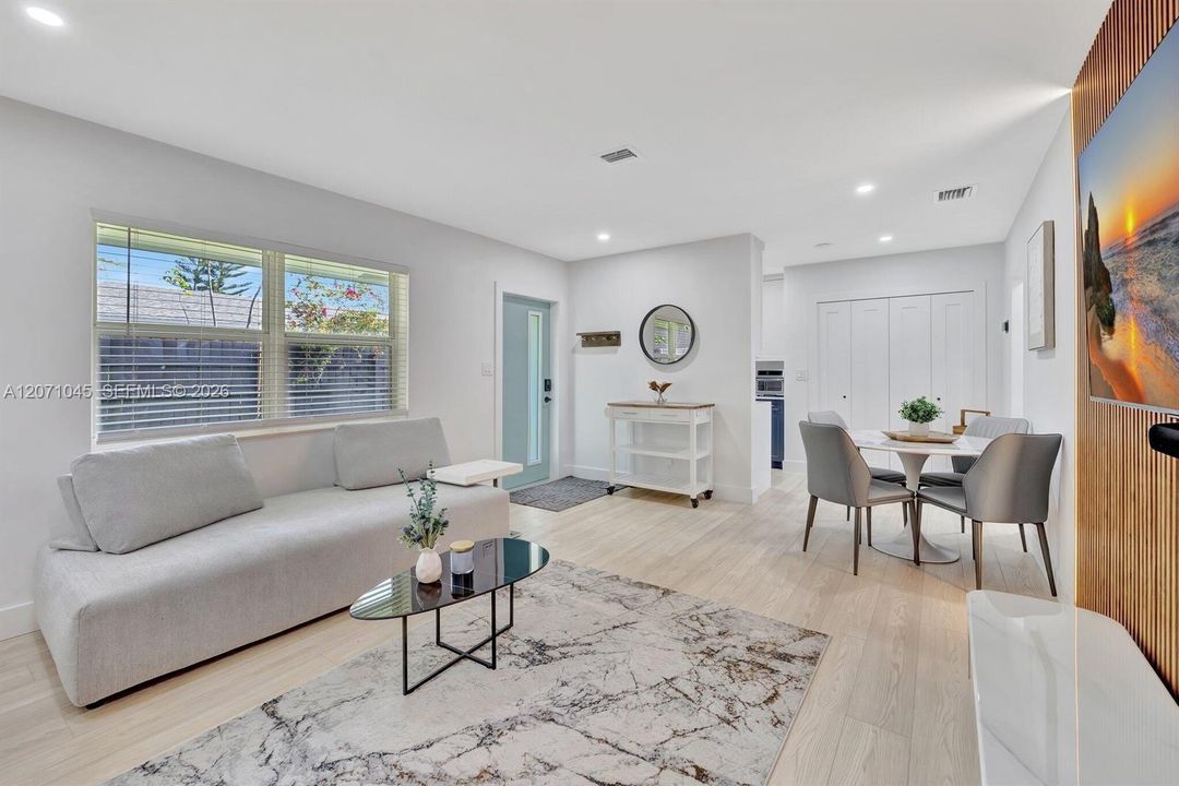 For Rent: $2,200 (1 beds, 1 baths, 650 Square Feet)
