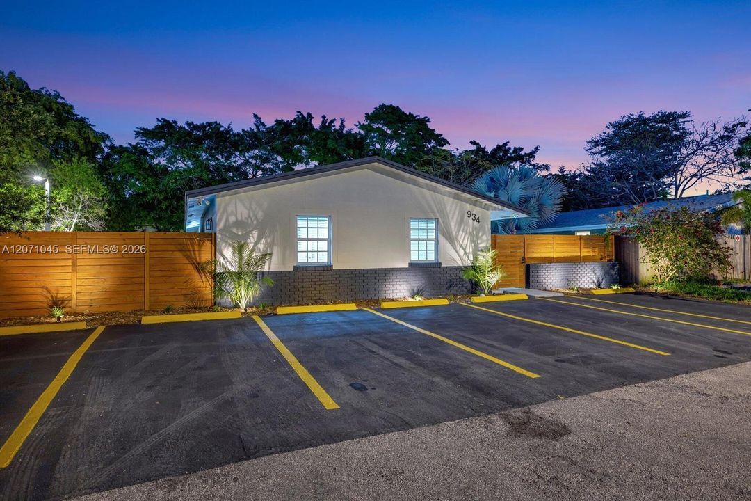 For Rent: $2,200 (1 beds, 1 baths, 650 Square Feet)