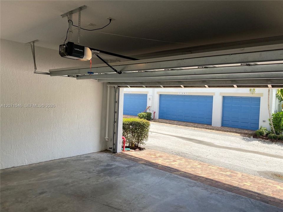 For Rent: $3,900 (3 beds, 3 baths, 2078 Square Feet)