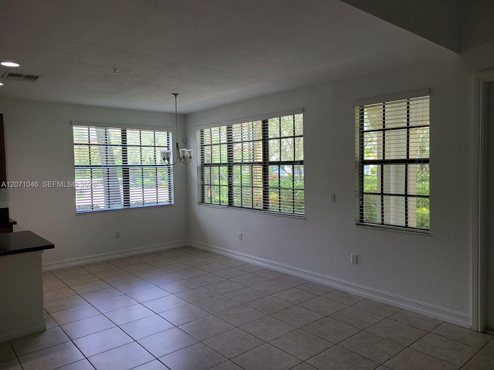 For Rent: $3,900 (3 beds, 3 baths, 2078 Square Feet)