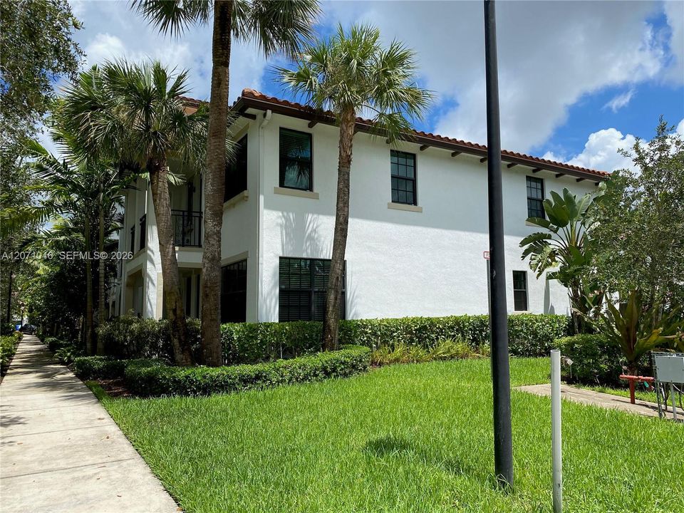 For Rent: $3,900 (3 beds, 3 baths, 2078 Square Feet)