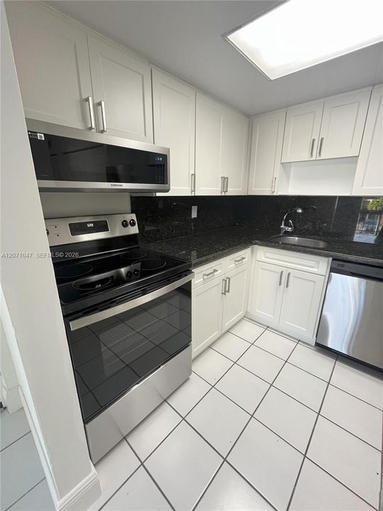 Activo con contrato: $283,999 (2 camas, 2 baños, 845 Pies cuadrados)