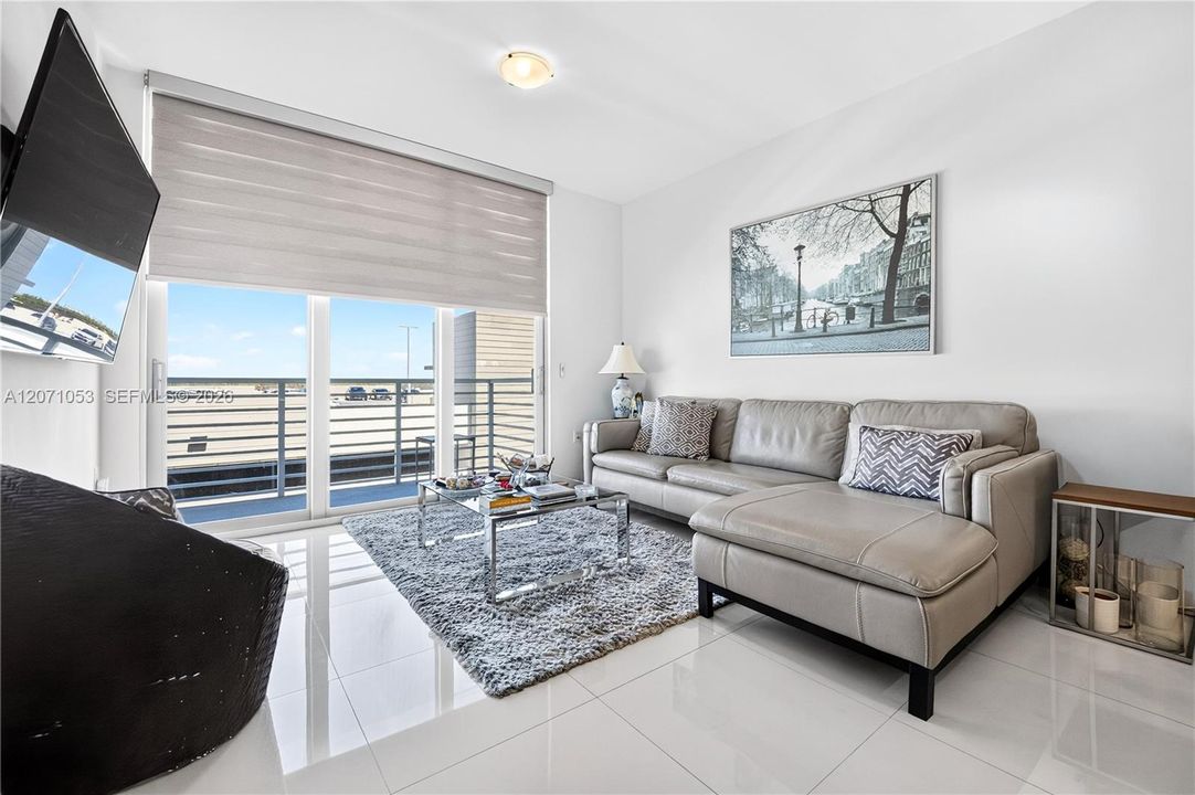 For Rent: $2,450 (1 beds, 1 baths, 686 Square Feet)