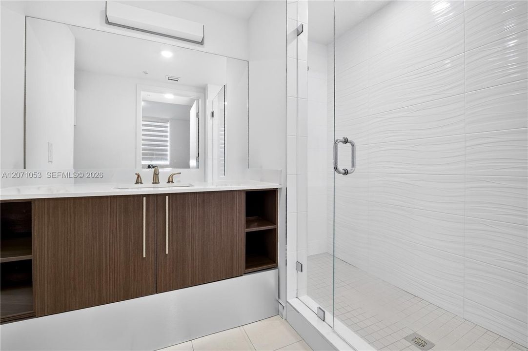 For Rent: $2,450 (1 beds, 1 baths, 686 Square Feet)