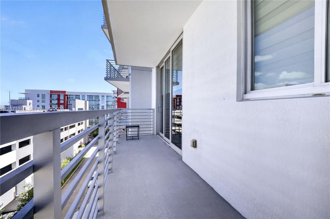 For Rent: $2,450 (1 beds, 1 baths, 686 Square Feet)