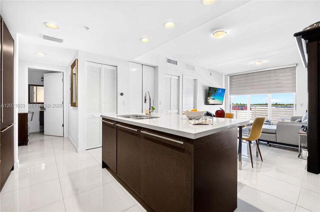 For Rent: $2,450 (1 beds, 1 baths, 686 Square Feet)