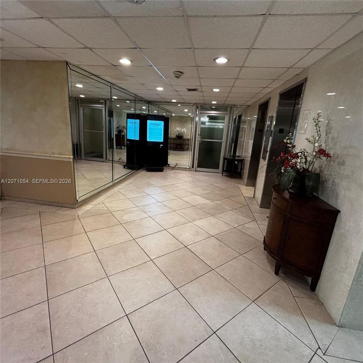 For Sale: $214,000 (1 beds, 1 baths, 841 Square Feet)