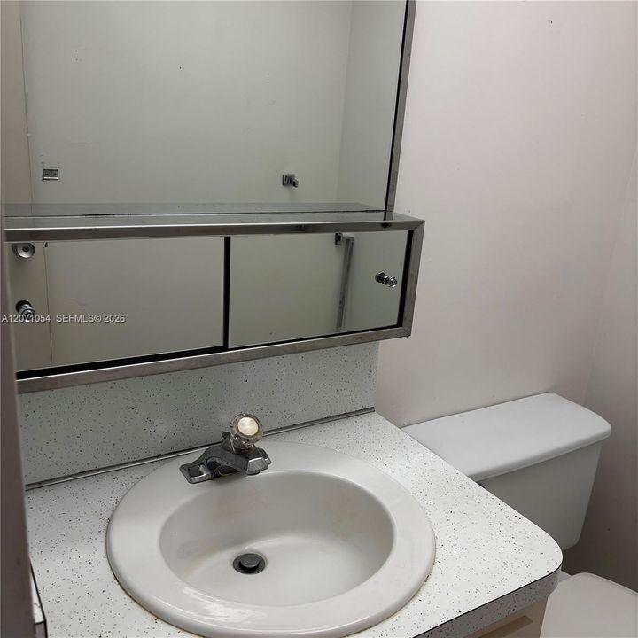 For Sale: $214,000 (1 beds, 1 baths, 841 Square Feet)