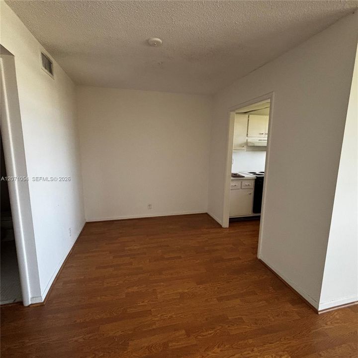 For Sale: $214,000 (1 beds, 1 baths, 841 Square Feet)