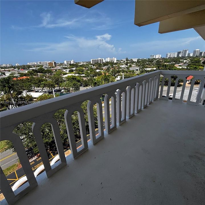 For Sale: $214,000 (1 beds, 1 baths, 841 Square Feet)