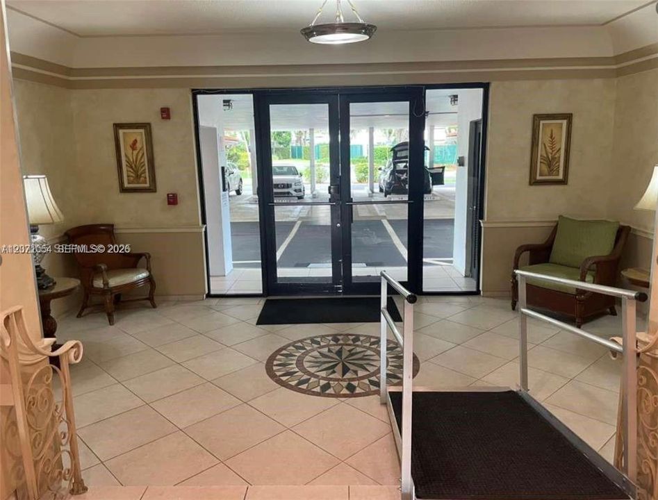 For Sale: $214,000 (1 beds, 1 baths, 841 Square Feet)