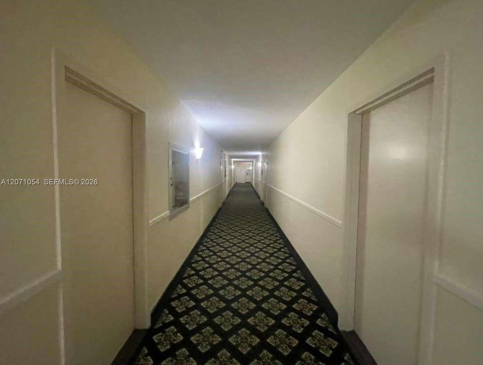 For Sale: $214,000 (1 beds, 1 baths, 841 Square Feet)