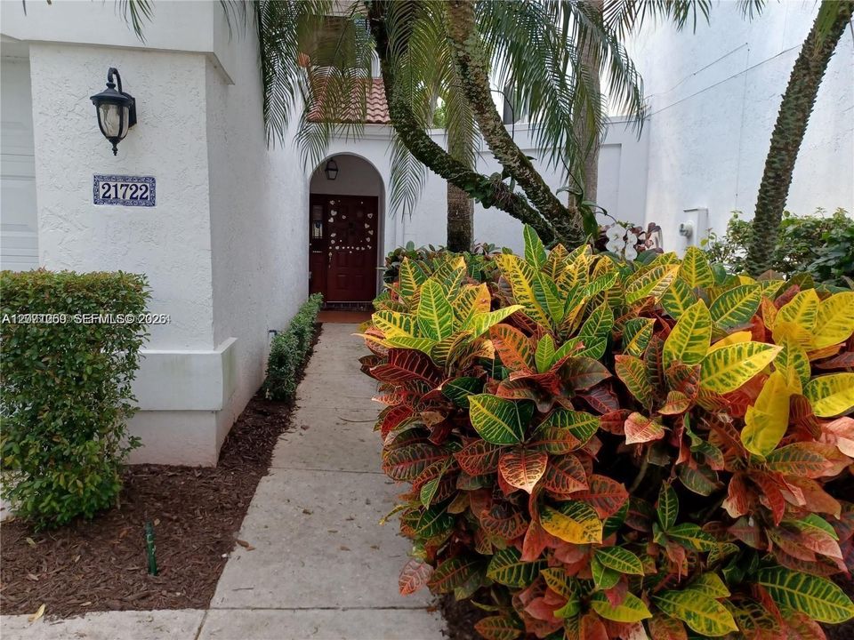 For Sale: $680,000 (3 beds, 2 baths, 1789 Square Feet)