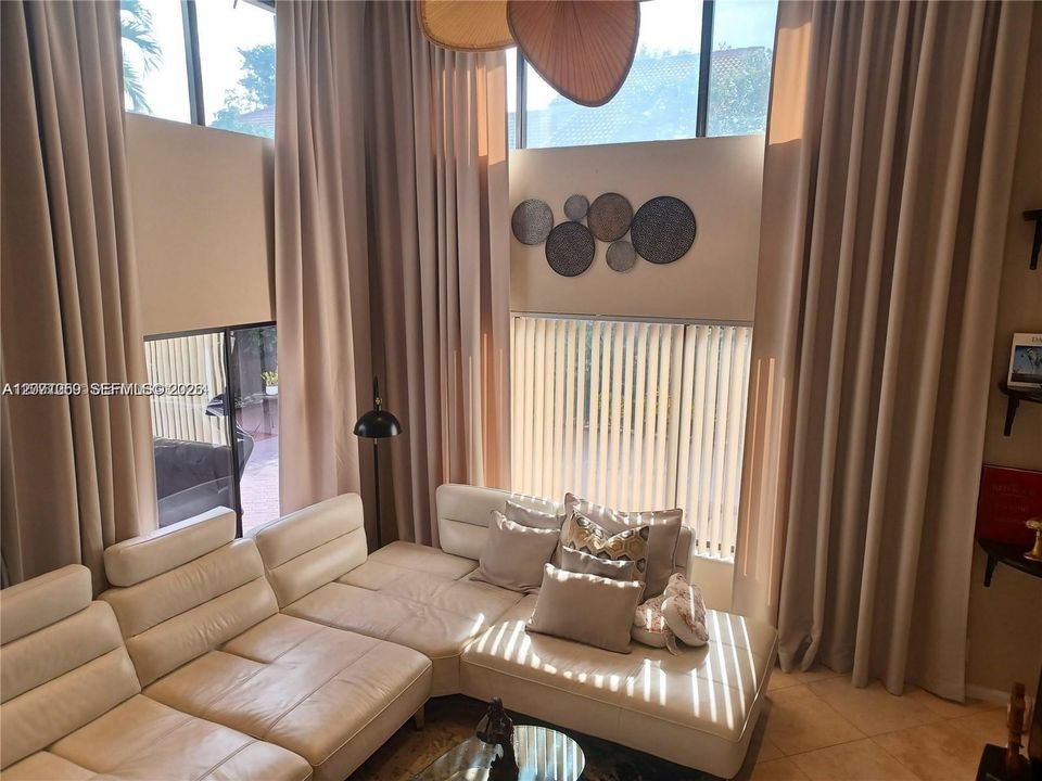 For Sale: $680,000 (3 beds, 2 baths, 1789 Square Feet)