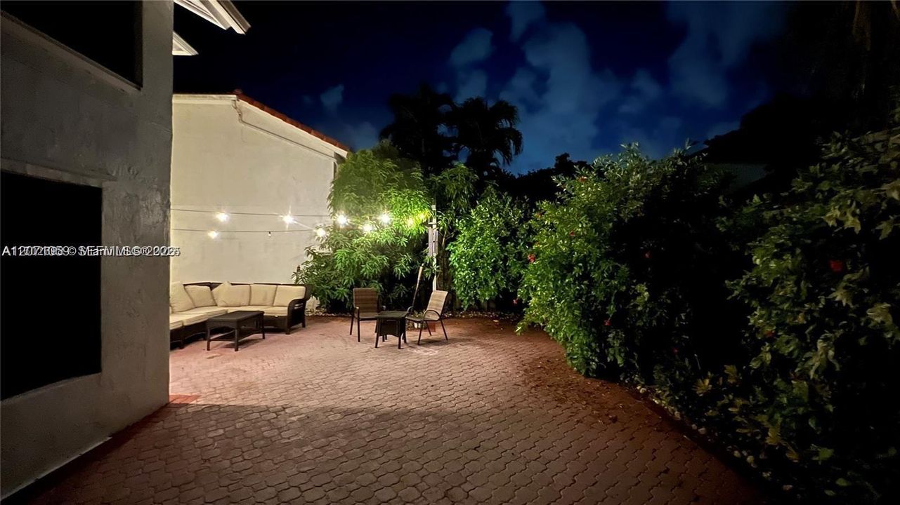 For Sale: $680,000 (3 beds, 2 baths, 1789 Square Feet)