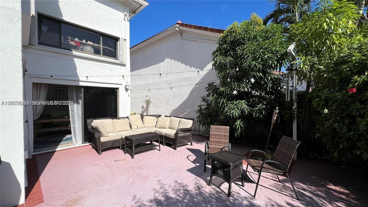 For Sale: $680,000 (3 beds, 2 baths, 1789 Square Feet)