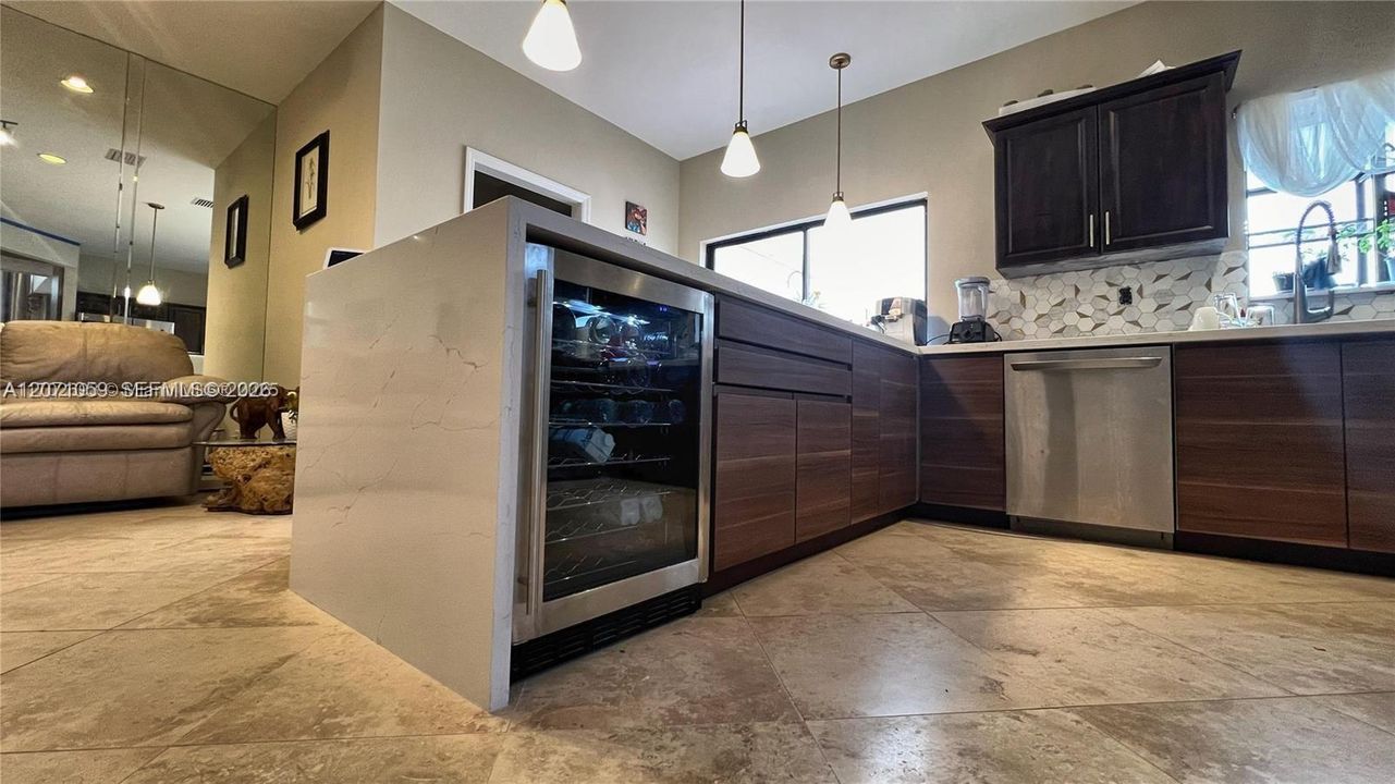 For Sale: $680,000 (3 beds, 2 baths, 1789 Square Feet)
